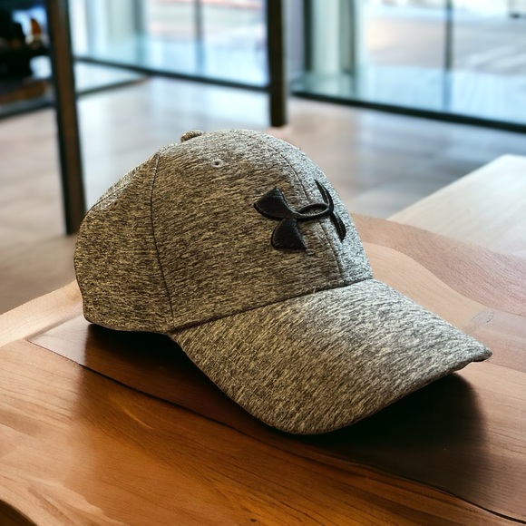 Under Armour Embroidered Logo Soft Polyester & Elastane Size M/L Cap! - Picture 4 of 8